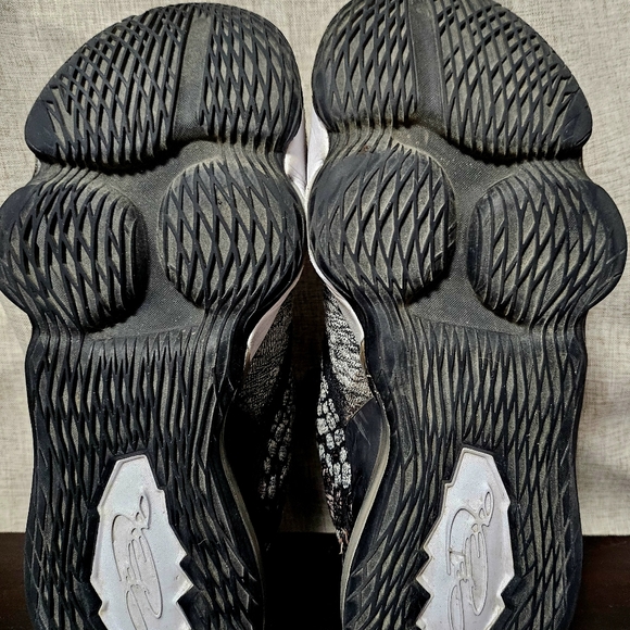Athletic_Shoes